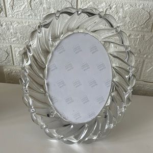 Oval glass frame